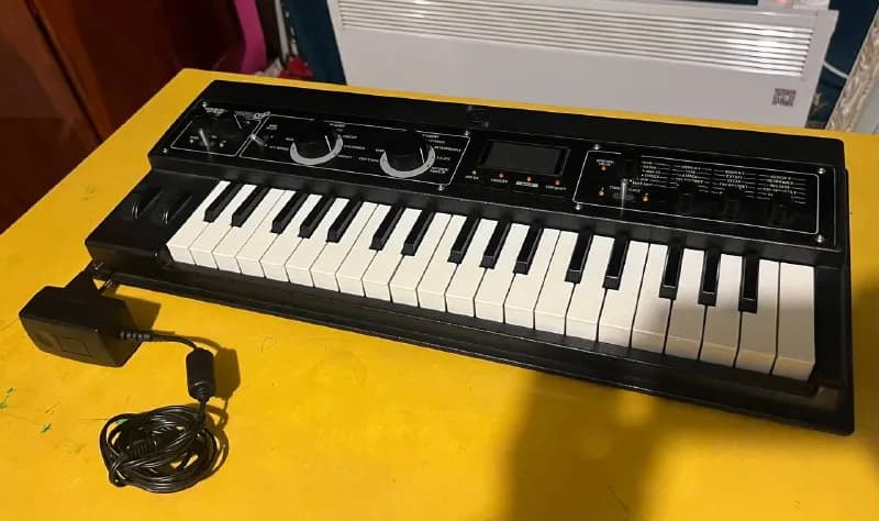 Korg Mikro Korg XL. Использовался дома. Также есть микрофон к нему (не на фото) — Тбилиси — 950 ₾