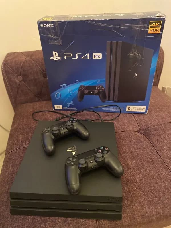 Sony PS4 PRO 1 TR + 2 оригинальных гейм пада. — Тбилиси — 1 100 ₾
