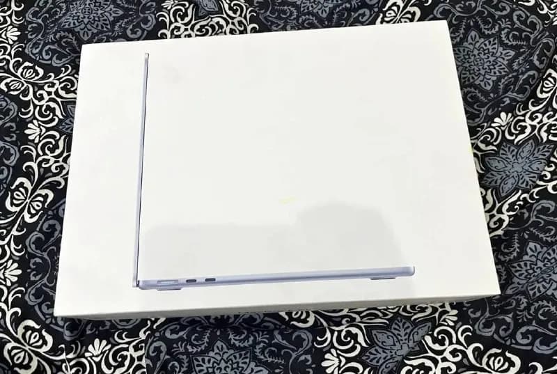 Macbook Air M5 16 МБ ОЗУ 512 ГБ SSD 2026 M5 13 дюймов, серебристый, новый в коробке. Цена окончатель — Тбилиси — 3 400 ₾