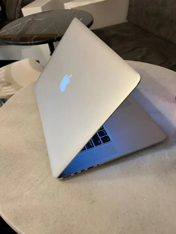 MacBook Pro 2014 года в самой топовой конфигурации! Всего 154 цикла! Заряд держит отлично. Retina эк — Тбилиси — 1 400 ₾