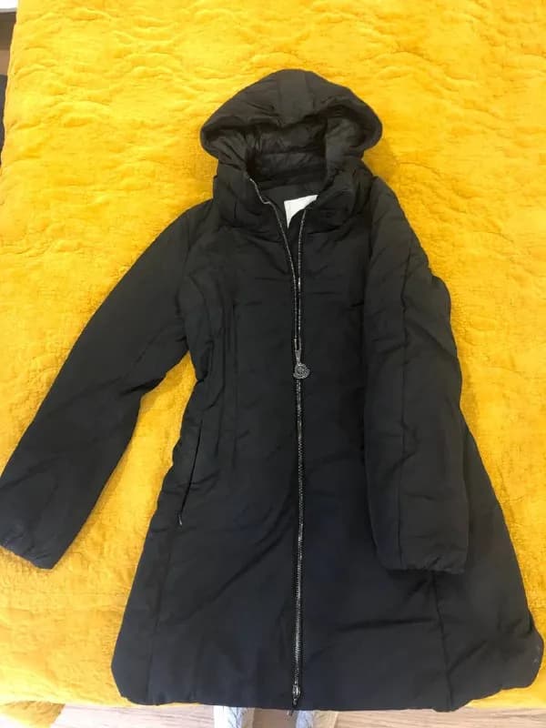 Moncler (оригинал, зимний, пух) S-M размер, одет 3 раза, 150 USD — Тбилиси — 150 $