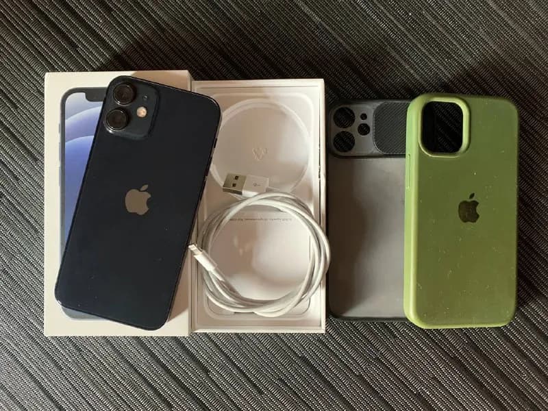 iPhone 12 mini 128 gb в отличном состоянии, все работает, не вскрывался, сим фри, АКБ 84% — Тбилиси — 1 200 ₾