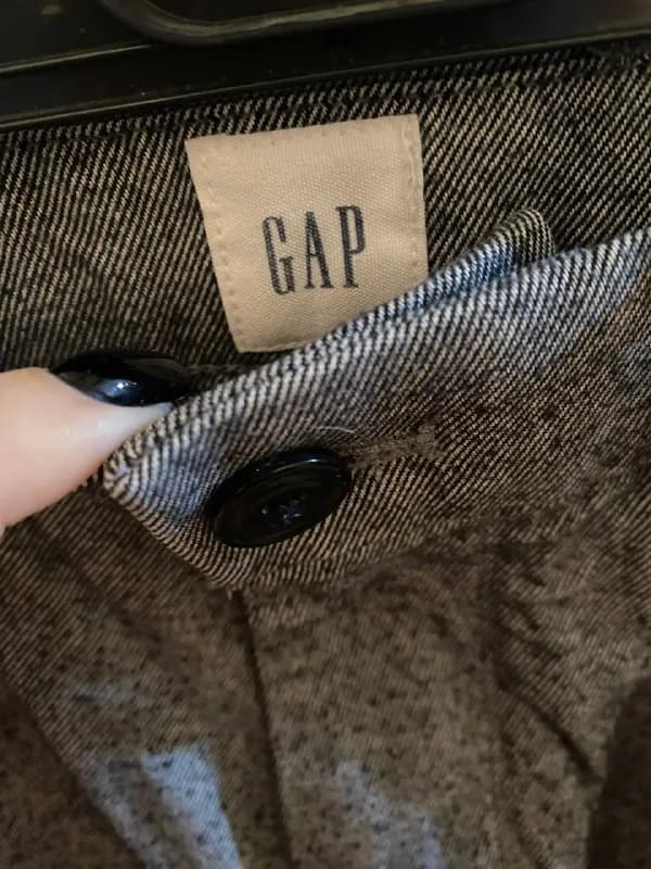 GAP в отличном состоянии. Надевала несколько раз, продаю по причине того, что они мне большие. Брюки — Тбилиси — 60 ₾