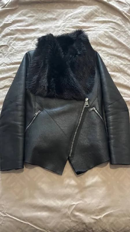 xs, в идеальном состоянии, куплена в Снежной королеве — Батуми — 300 ₾