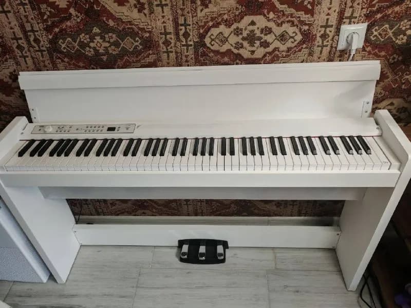 KORG LP-380WH в отличном рабочем состоянии из-за временной потребности в финансах 😌 — Батуми — 3 500 ₾