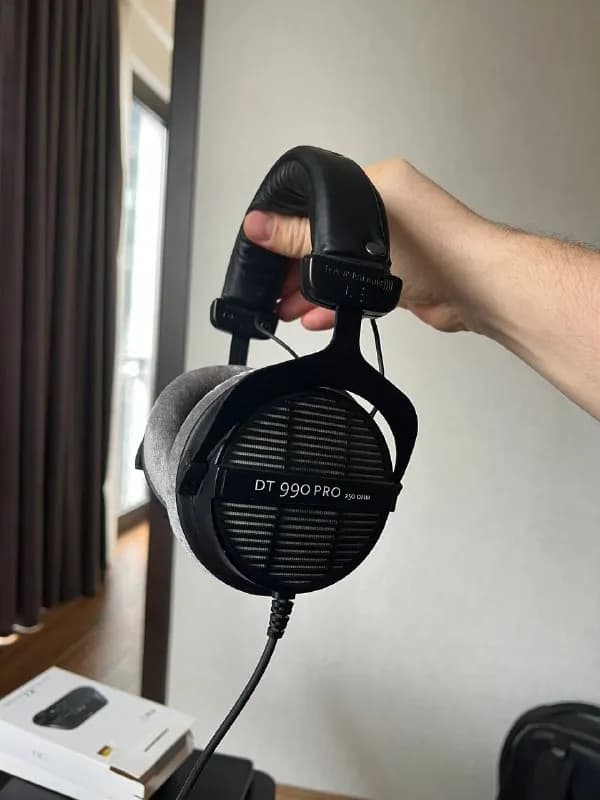Beyerdynamic dt-990 250ом, мониторные открытые наушники. В нечастом использовании полгода, видно по — Тбилиси — 400 ₾
