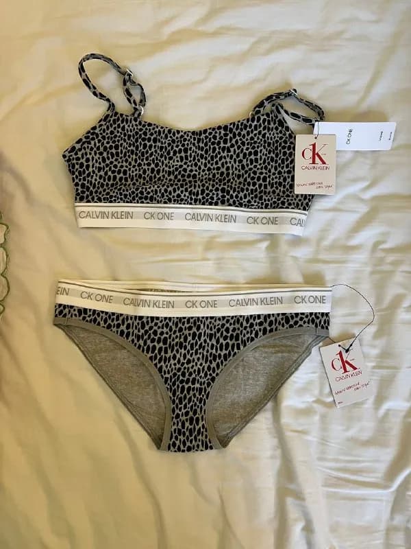 Calvin Klein! Со всеми бирками и упаковкой.Не подошел размер. — Тбилиси — 50 ₾