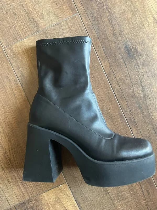 ALDO в отличном состоянии. натуральная кожа. 39, но подойдет и на 39.5-40. не подошел размер. покупа — Тбилиси — 400 ₾