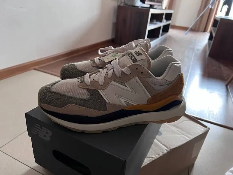 new balance прямиком из Штатов. Модель 57/40 размер указан на фото. Не подошли по размеру. Немного м — Тбилиси — 150 $