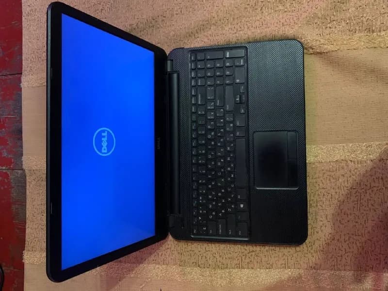 Dell в хорошем состоянии. Вайфай блютуз есть. Батарея держит. Все работает. Экран отличный. 15.6 дюй — Тбилиси — 300 ₾
