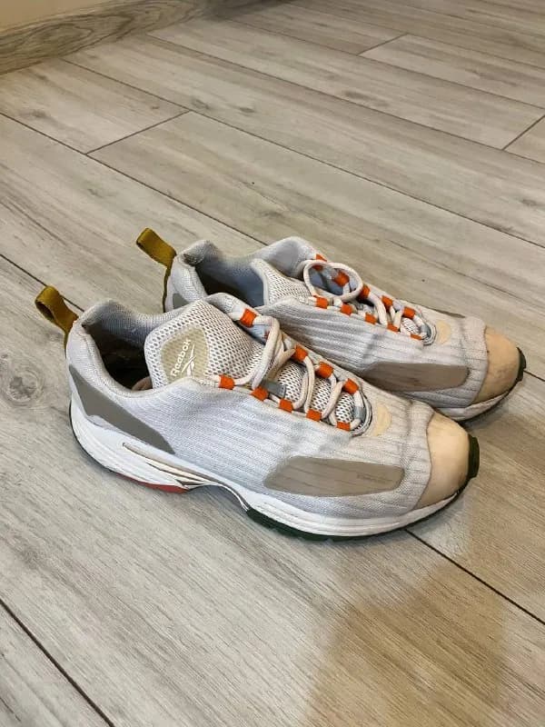 Reebok внешнее состояние нормальное внутри портертые, после стирки, 41р цена подарок 30л — Тбилиси