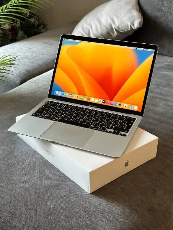 M1 MacBook Air в отличном состоянии (94% батарея, 327 циклов зарядки) — Тбилиси — 800 ₾