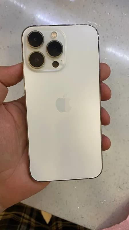 Iphone 13 pro 256Gb белый. Телефон в идеальном состоянии, не ремонтировался и не вскрывался, в чехле — Тбилиси — 1100 $