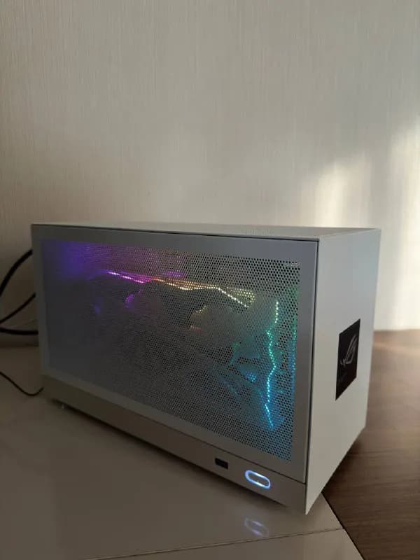 itx корпусе. Вмещает в себя полноценные 3х слотовые видеокарты, стоят дополнительно кулер на вдув и — Тбилиси — 4 000 ₾