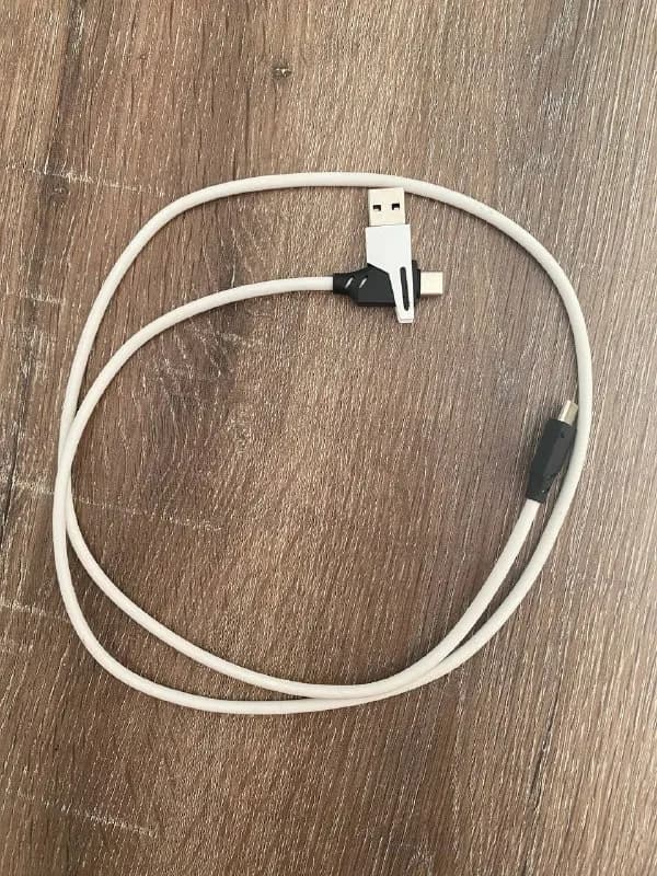 Type-C Type-C / USB, один конец провода переключается между Type-C и USB. Цена 10 лари. Район старый — Батуми — 10 ₾