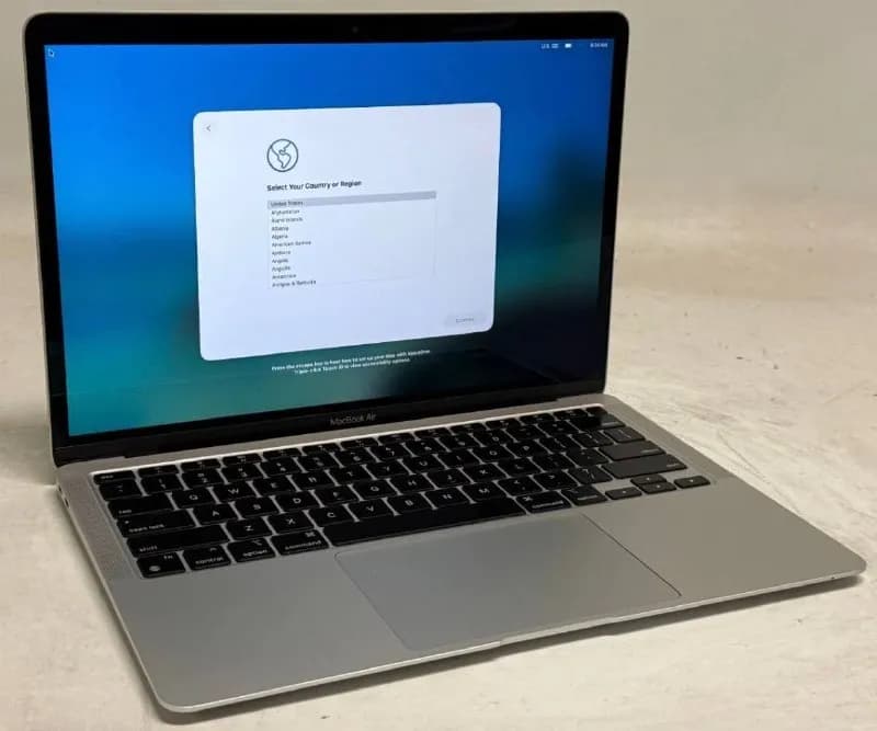 MacBook Air M1 2020, 8GB оперативной памяти и 256GB SSD, состояние идеал. — Батуми — 1 250 ₾