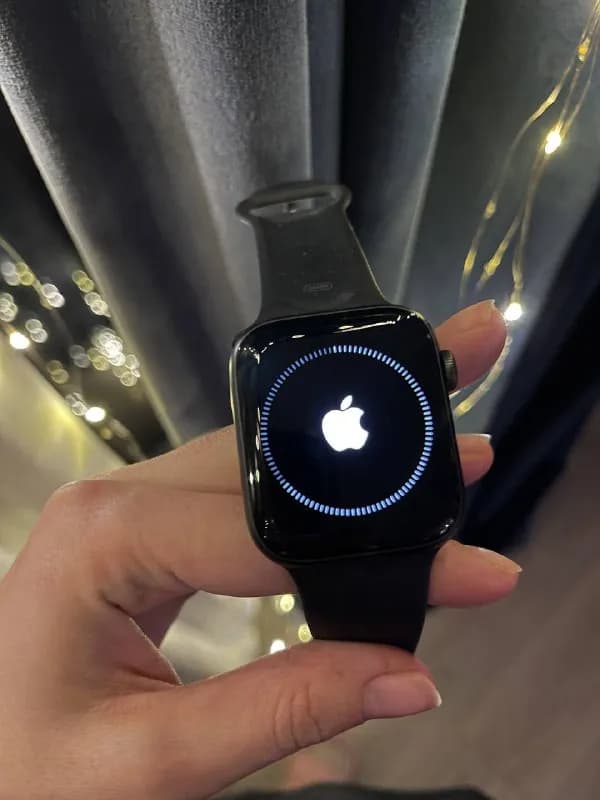 Apple Watch Series 5 GPS 44 mm Space Grey Aluminium Case. + зарядка. Идеальное состояние, в носке не — Тбилиси — 550 ₾