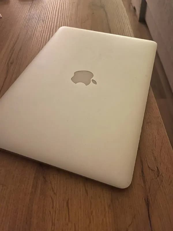 MacBook 2017, идеально работает, никогда не был в ремонте. За подробной информацией пишите в ЛС. Це — Тбилиси — 1200 ₾