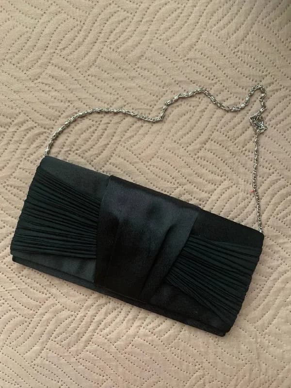 Accessories, черный, под шелк. был куплен в Меге в Алмате в фирменном магазине. не пользовались, леж — Тбилиси — 10 ₾