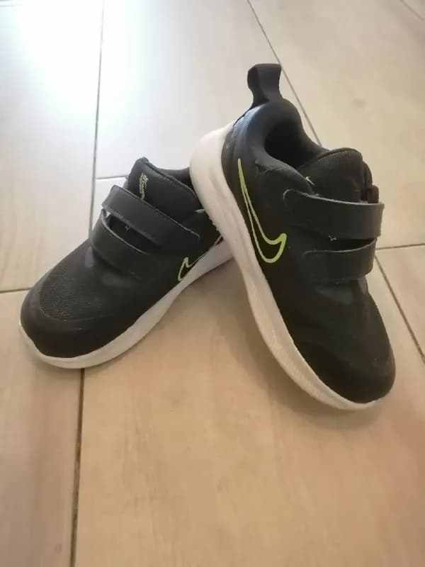1. Кроссовки Nike оригиналы, очень легкие, состояние отличное, носили мало. Размер EUR 26, cm 16. Це — Тбилиси — 20 ₾