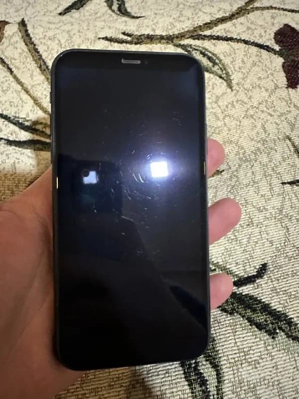 iPhone xr 64gb. Наушники кабель адаптер коробка все идет в комплекте. Сзади пленка спереди бронь. По — Тбилиси