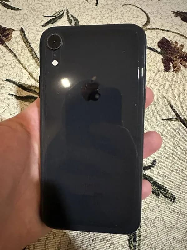 Iphone XR 64gb. Телефон в идеальном состоянии все работает отлично. Спереди бронь сзади пленка. Ко — Тбилиси — 700 ₾