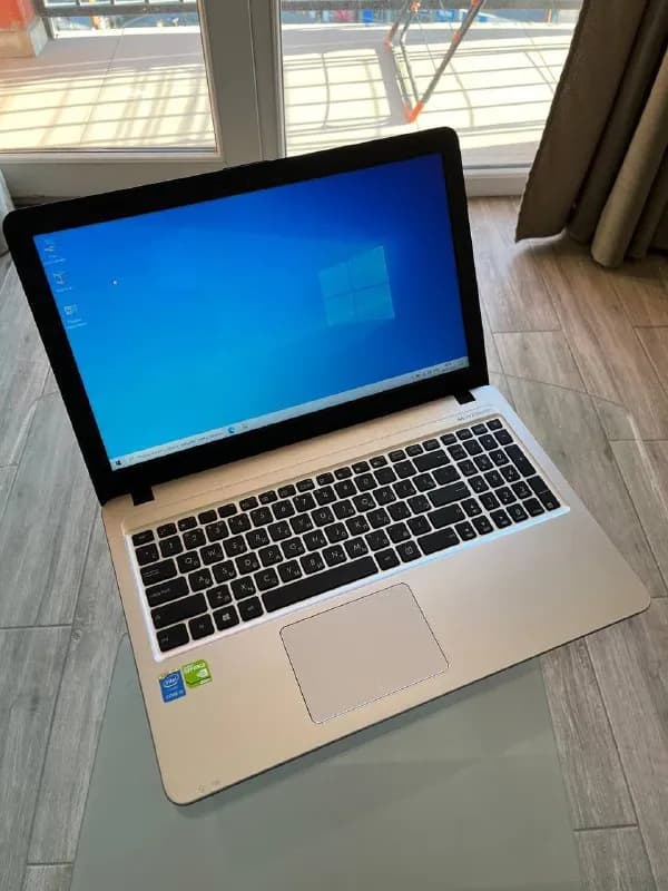 ASUS X540LJ. Использовался мало, все работает, батарея живая. В комплекте ноутбук и зарядка. — Тбилиси — 500 ₾