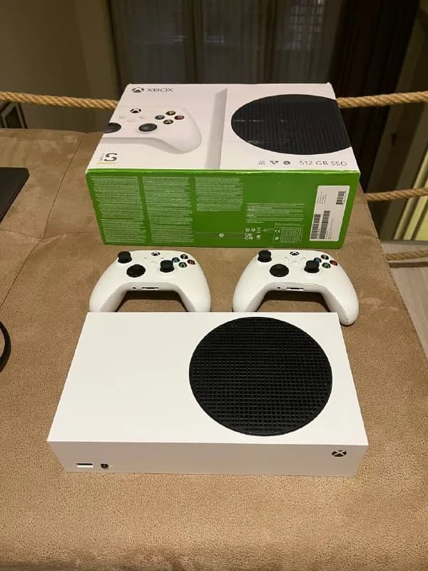 Xbox Series S (512Gb), в идеальном состоянии, полный комплект + второй геймпад + зарядка с аккумулят — Тбилиси — 830 ₾