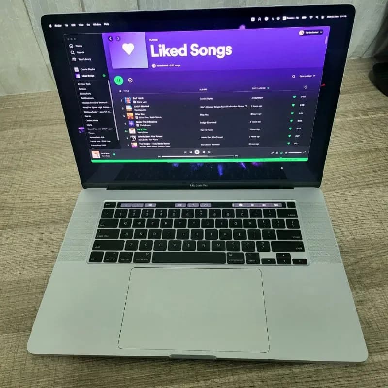 16"/ 2019 /32gb ram/ 1Tb ssd/ touchbar / 80 циклов перезарядки. — Тбилиси — 1700 $