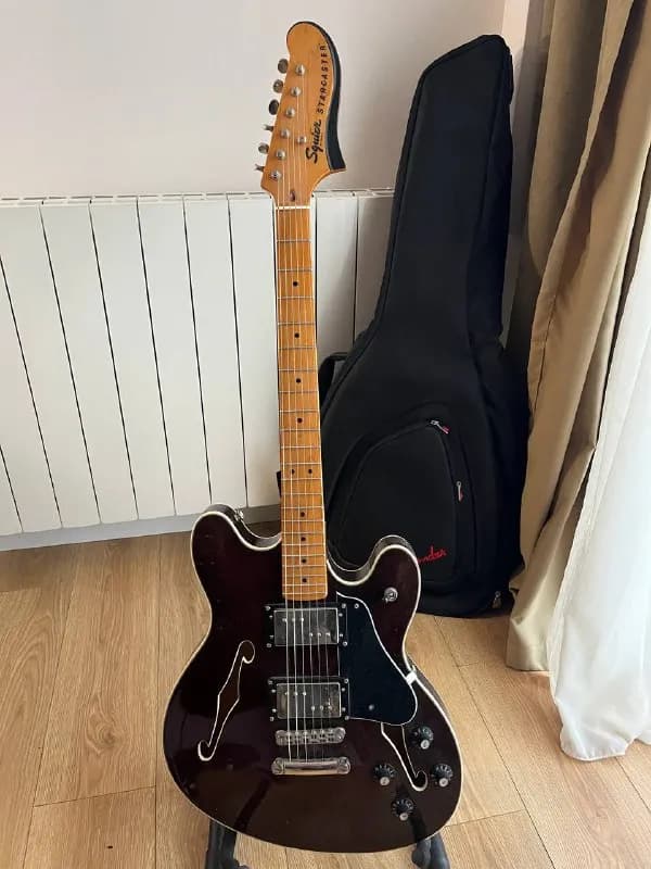 1. Гитара Squire Fender CLASSIC VIBE STARCASTER. Покупалась за 1600 лари в Music-saxli. Почти не игр — Тбилиси — 1 600 ₾