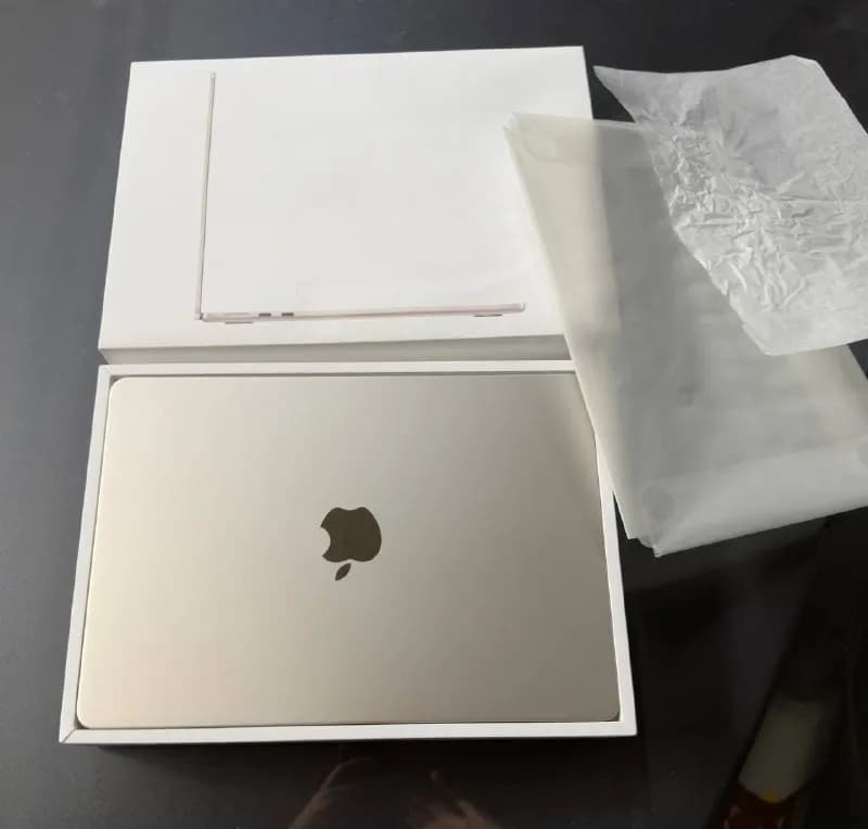 Macbook Air 13 дюймов 2025 M4 16 ГБ/256 ГБ SSD Starlight. Идеальное состояние во всех отношениях. В — Тбилиси — 2 500 ₾