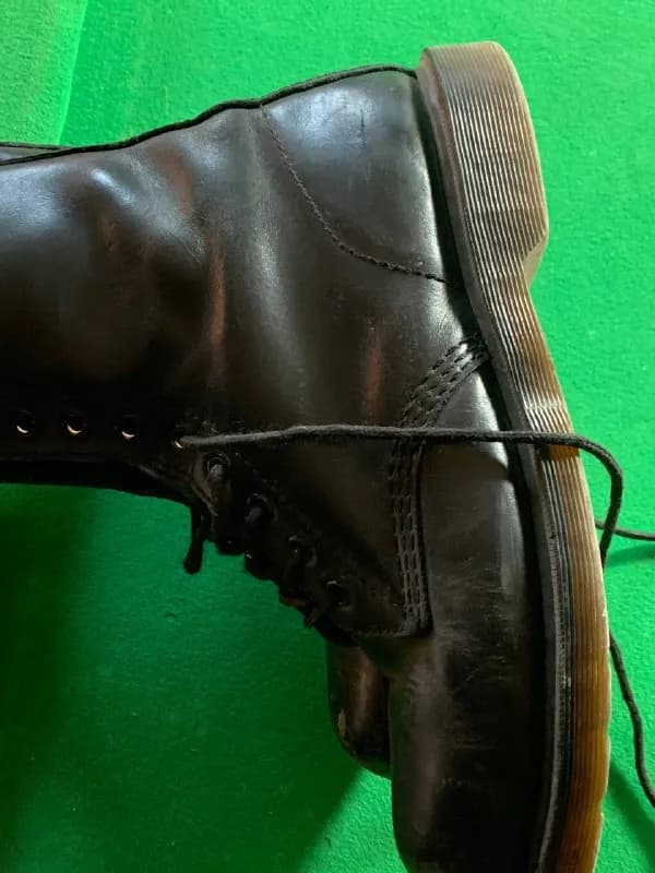 dr. Martens на 14 люверсов со стальным стаканом в носах, без заломов, трещин в подошла, 10us разме — Тбилиси — 200 ₾