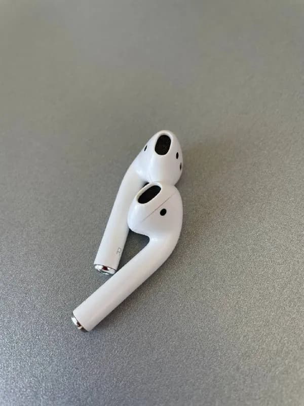 Airpods первого поколения Классные, удобные, работают исправно, мне подарили новые, поэтому продаю э — Тбилиси — 150 ₾