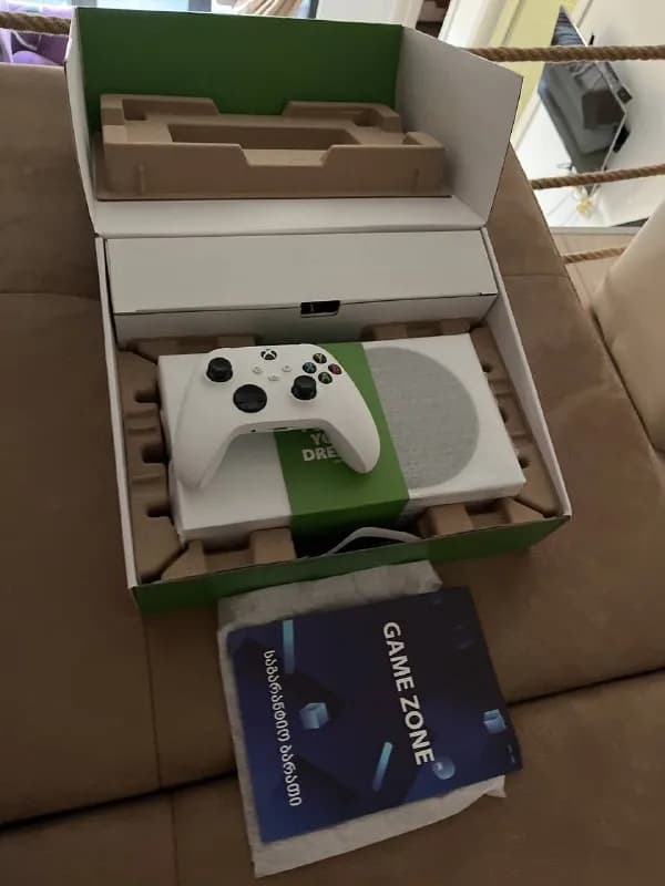Xbox Series S (512Gb), в идеальном состоянии, полный комплект. — Тбилиси — 750 ₾