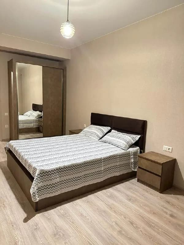 16-й этаж, двушка 68 кв, минимум на 6 месяцев. — Тбилиси — 1200 $