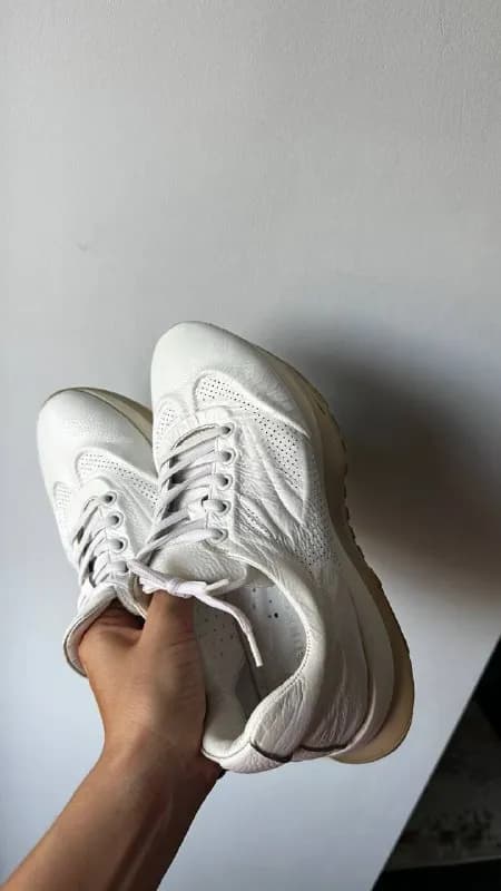 Кожаные кроссовки — Батуми — 35 ₾