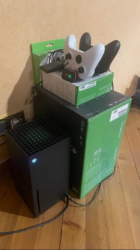 Xbox Series X, два джойстика + зарядная станция — Тбилиси — 1 450 ₾