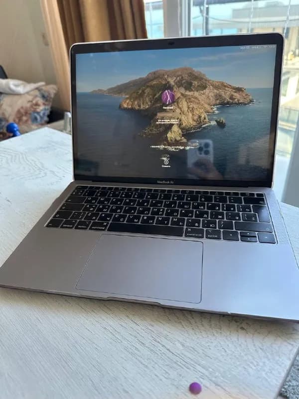 Apple Macbook Air 13 2019 года в серебряном цвете. Был куплен в августе 2019 года 🧑‍💻 — Тбилиси