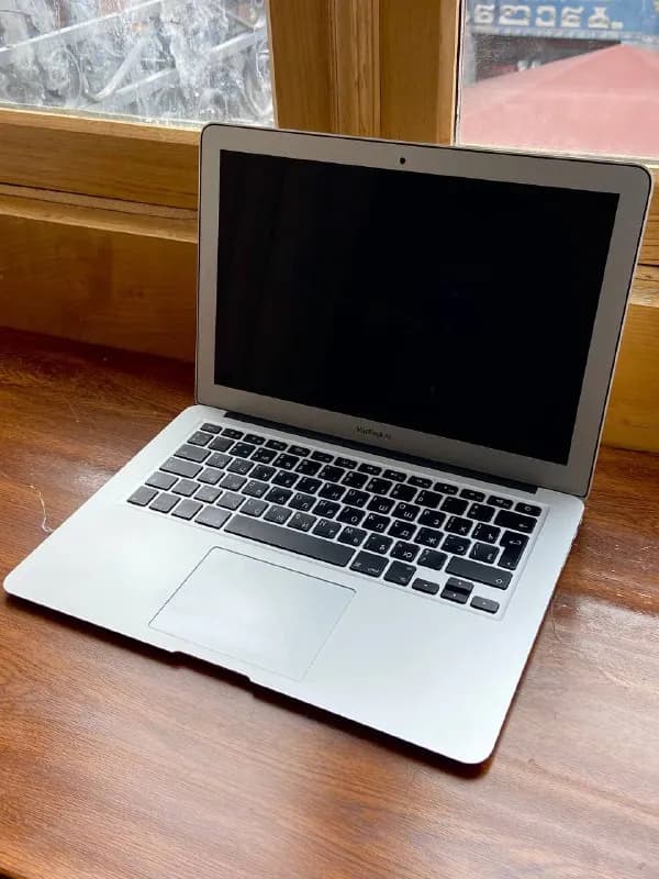 macbook air (13-inch, 2017) — Тбилиси — 1 400 ₾