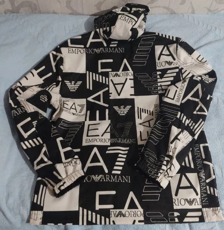 1.Куртка Emporia Armani двух стороная красного и чёрного цвета размер L/Xl. Цена 85 Лар — Тбилиси — 85 ₾