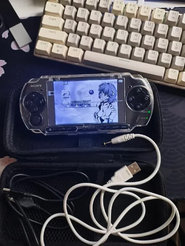 PSP — 2000 128gb за 200 лар с оба чехлами, зарядкой и кабель USB. — Батуми — 200 ₾