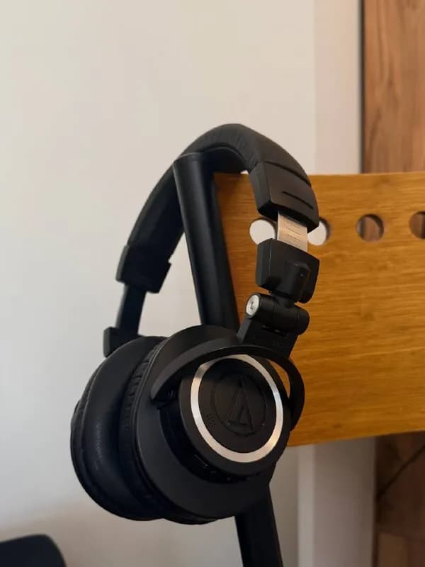 audio-technica ath-m50xbt2, в использовании год, только дома, не очень активно. Есть микрофон. В ком — Батуми — 400 ₾