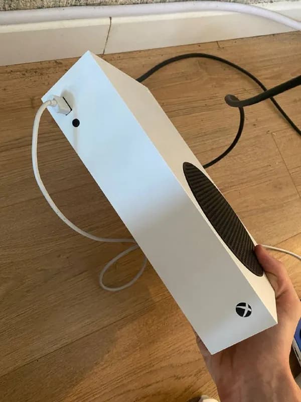 Xbox Series S с двумя джойстиками + игры — Тбилиси — 800 ₾