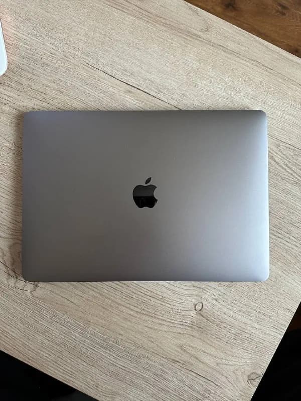 macBook Air i[телефон]GB — Тбилиси — 2 200 ₾