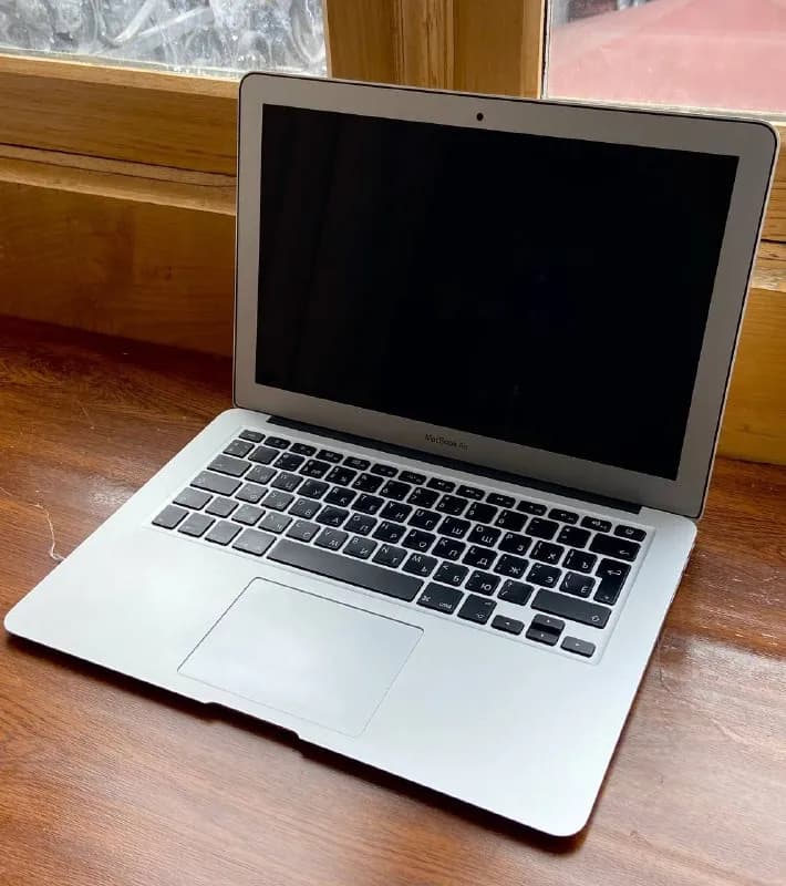 macbook air (13-inch, 2017) — Тбилиси — 1 400 ₾