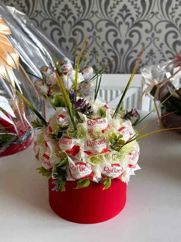 Корзина с конфетами Raffaello — Тбилиси — 60 ₾