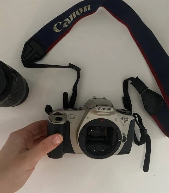eos300, из дефектов только потертости, на фотографиях видно. — Тбилиси — 170 ₾