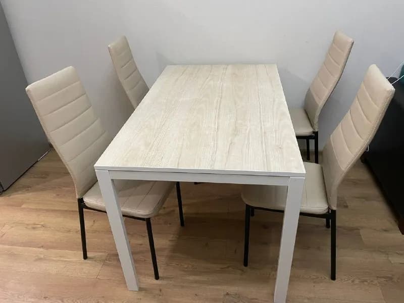 IKEA.Стол разбирается, основание — железо, столешница из дсп, покрыта лаком.Есть потертости .Стол в — Тбилиси — 200 ₾