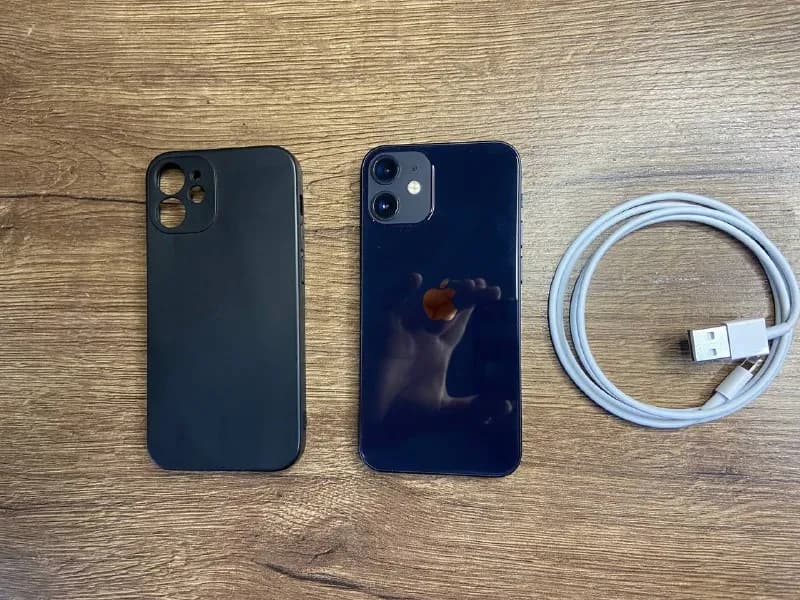 iPhone 12 mini 128 gb в идеальном состоянии, все работает, телефон как новый, батарея 100% — Тбилиси — 1 200 ₾