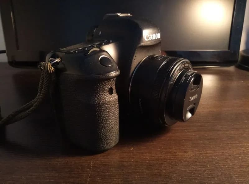 Canon 6D, который по функционалу отстает разве что от 5D markIV — Тбилиси — 500 $